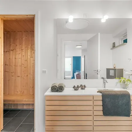 Chayton - 10m From The Sea By Interhome *